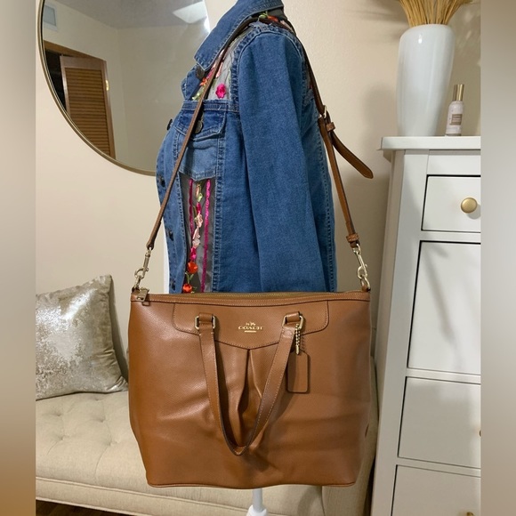 Coach leather cross body satchel. - Picture 1 of 13